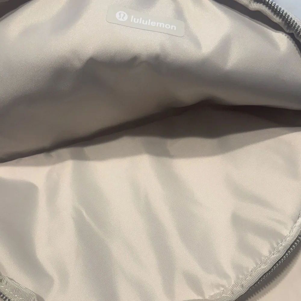 lululemon athletica Cream Crossbody Bag - Picture 3 of 5